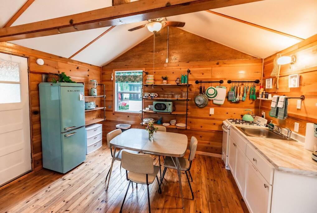 Big Blue Lake Cottages, Llc - Cottage #5 Holton Extérieur photo
